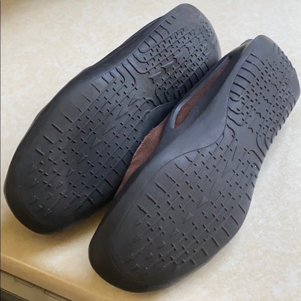 🖤 Covington Slip-Ons - Picture 2 of 3